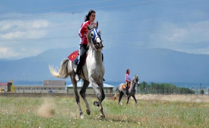 Erzurum’da kadın atlı cirit takımı kuruldu