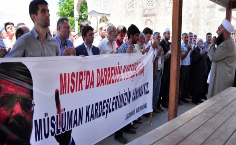 Erzurum’da Mısır’daki askeri darbe protesto edildi