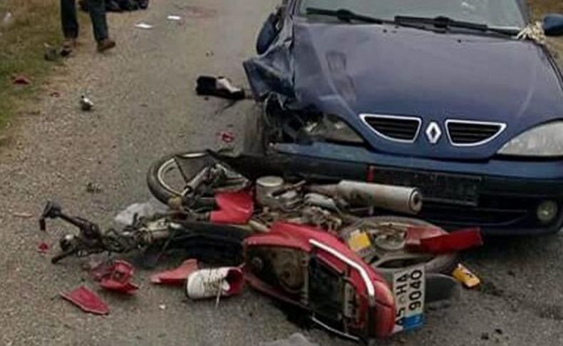 Otomobille motosiklet çarpıştı: 2 ölü