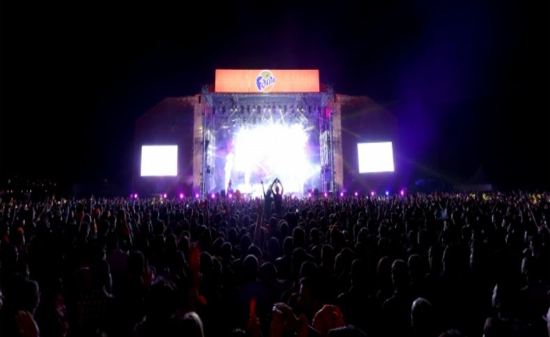 Fanta Gençlik Festivali’nin Erzurum konserine binlerce kişi katıldı