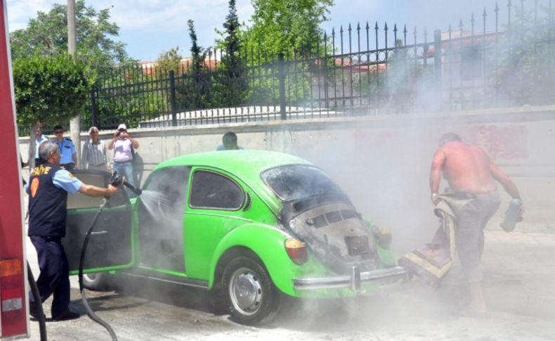 Fethiye’de seyir halindeki otomobilde yangın çıktı