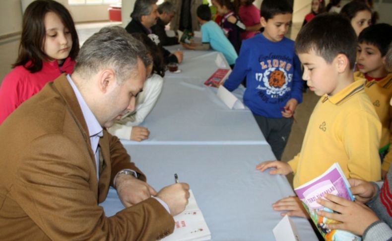 Feza Berk öğrencileri yazarlarla buluşuyor