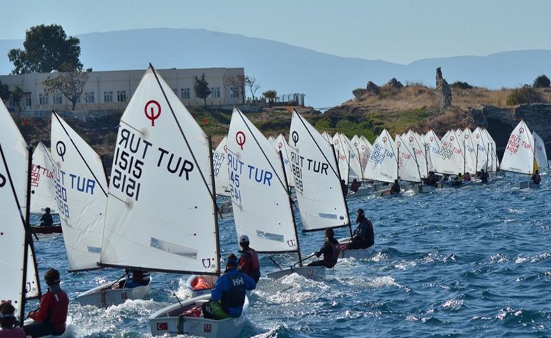 Foça'da yelken yarışları heyecanı