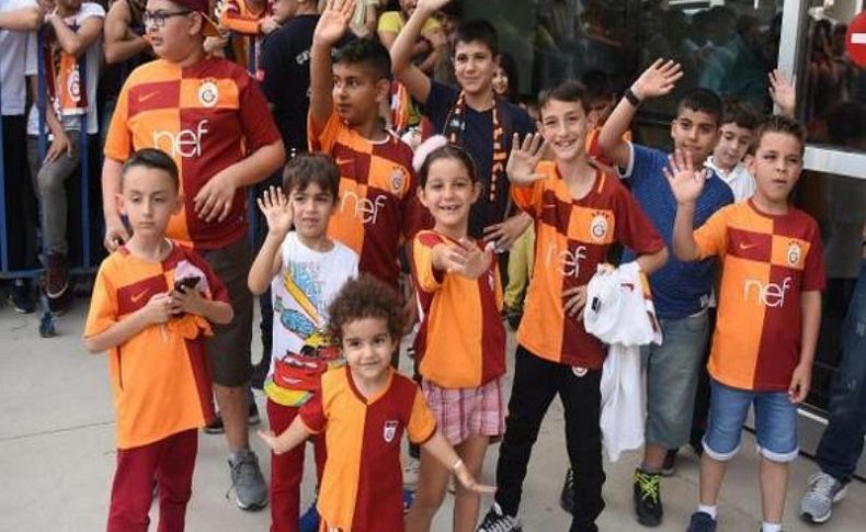 Galatasaray'a İzmir'de coşkulu karşılama