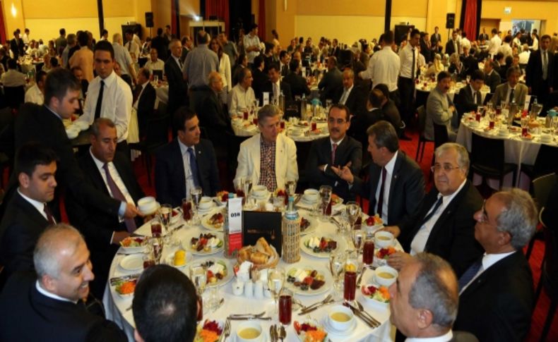 Gazeteciler ve Yazarlar Vakfı’ndan iftar yemeği