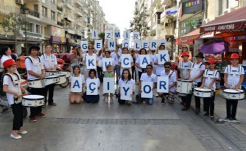 İzmir gençlere kucak açıyor