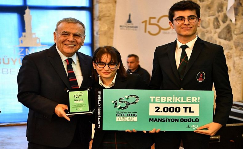 Gençlere Başkan öğüdü: Kentinizde kalın, İzmir için üretin