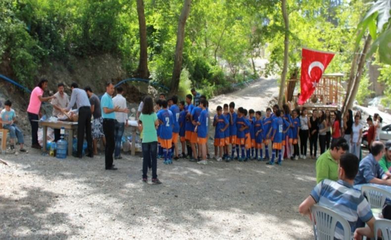 Gençlik derneğinden kavurma şenliği