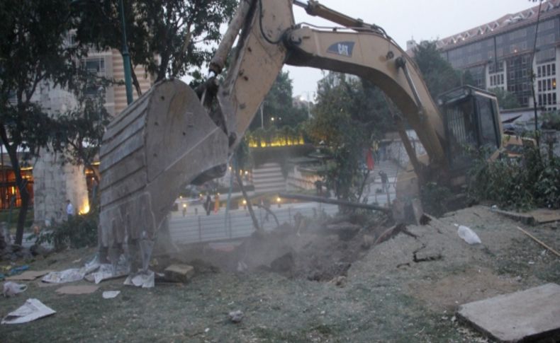 Gezi Parkı'ndaki nöbete biber gazı