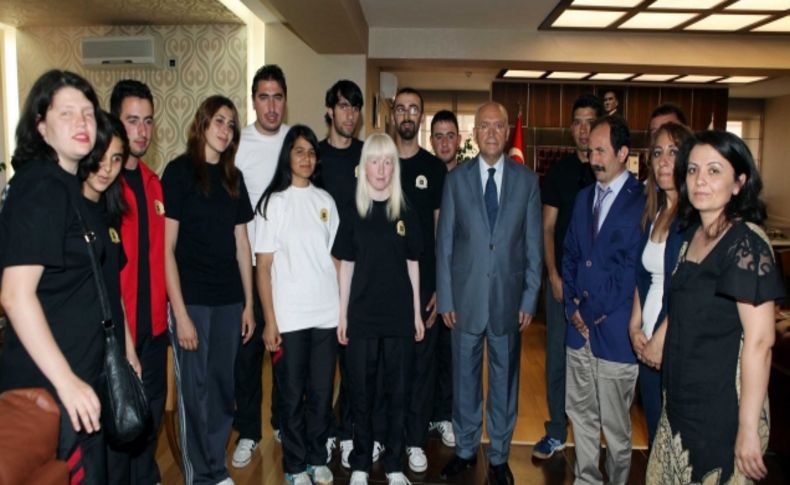 Goalball oyuncuları Başkan Yaşar’a teşekkür etti