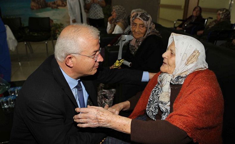 Görmez, annelerin yeri kendi evi olmalı