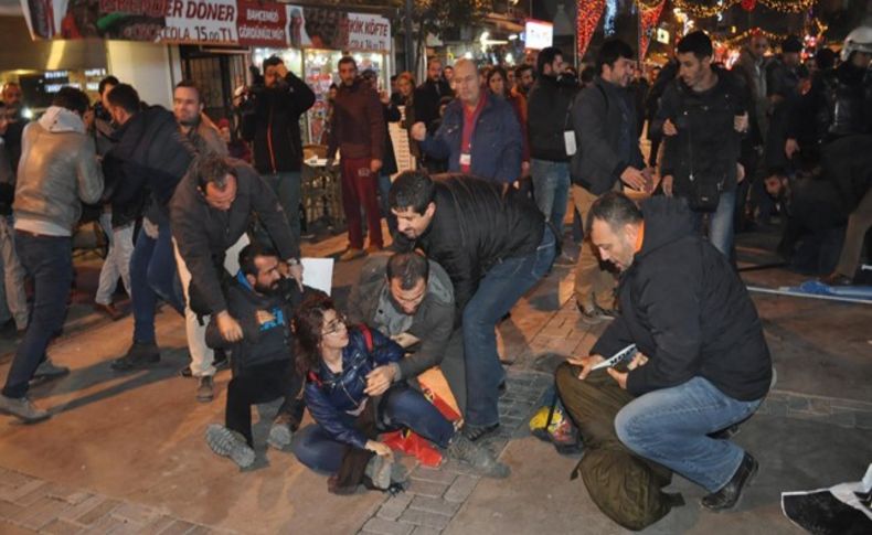 İzmir'de cezaevi protestosuna 35 gözaltı