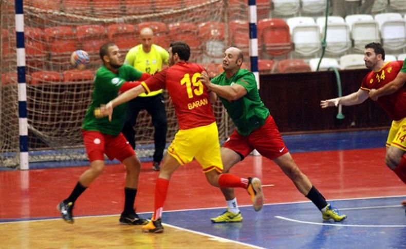 Göztepe-Karşıyaka Belediyespor: 26-21