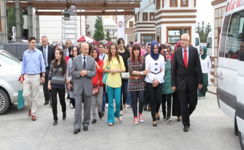 Gümüşhane’nin başarılı öğrencileri Rize’de