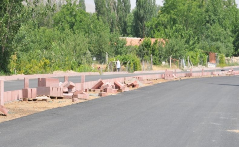 Güneykent bölünmüş yol çalışmaları devam ediyor