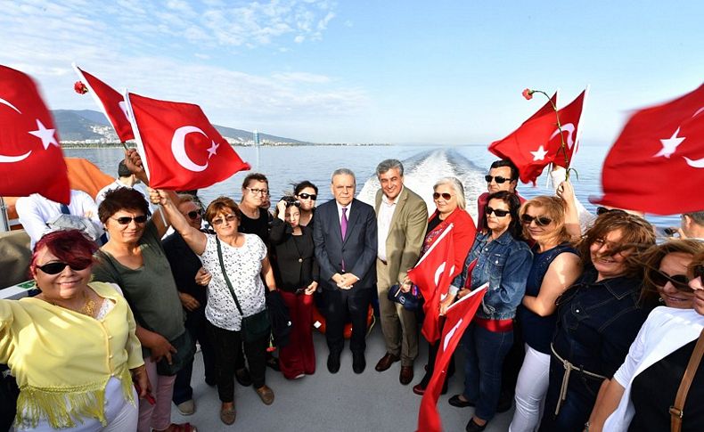 Güzelbahçe'den ilk vapur törenle kalktı