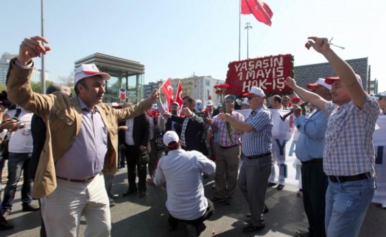 HAK-İŞ, Cumhuriyet Anıtı'na çelenk bıraktı