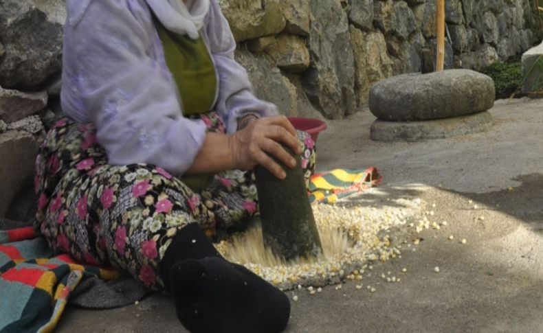 Hakkari’de dibek ve el değirmeni ile hala buğday ve mısır öğütülüyor