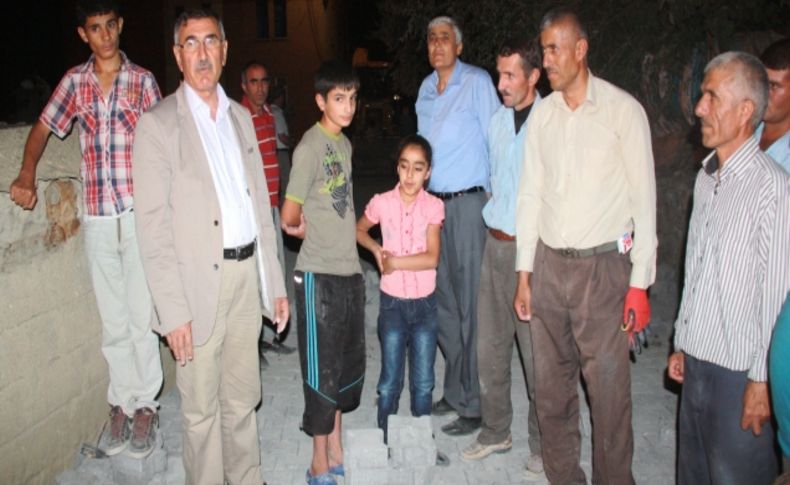 Hakkari’nin Medrese Mahallesi’ne ilk kez parke taşı döşeniyor