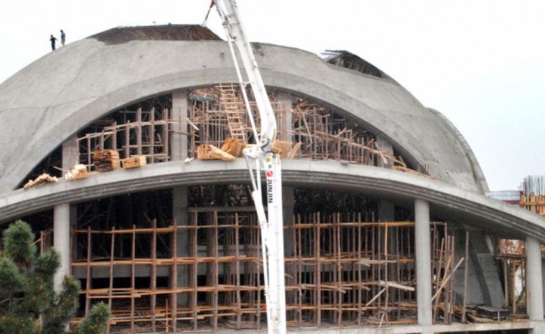 Hendek'te Merkez Rasimpaşa Camii inşaatında göçük