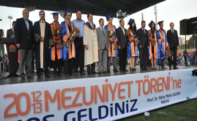 Hitit Üniversitesi'nde mezuniyet coşkusu