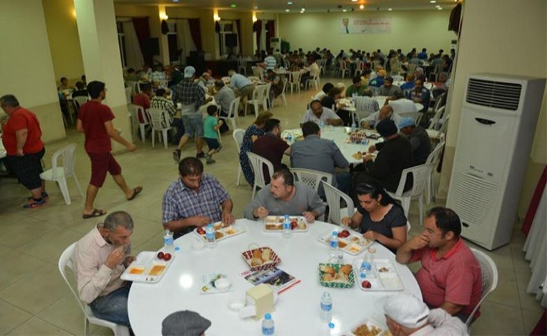 Çiğli'de her akşam iftar yemeği