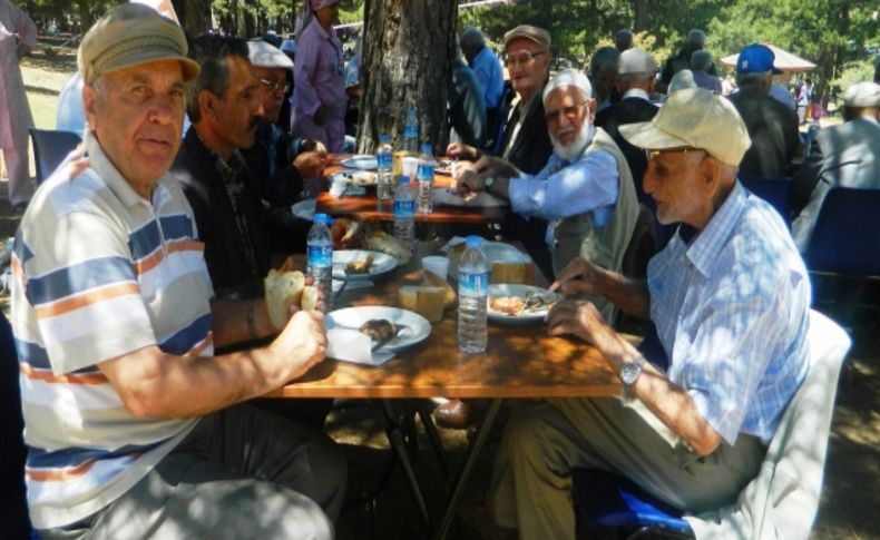 Huzurevi sakinlerine piknik morali