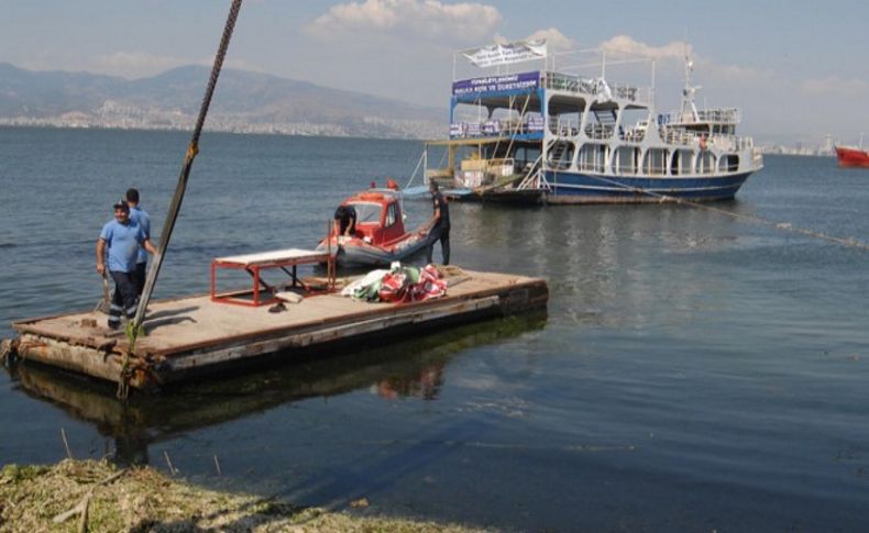 Gelgitle gemiyi kıyıya oturttu, yüzer market- restoran açtı