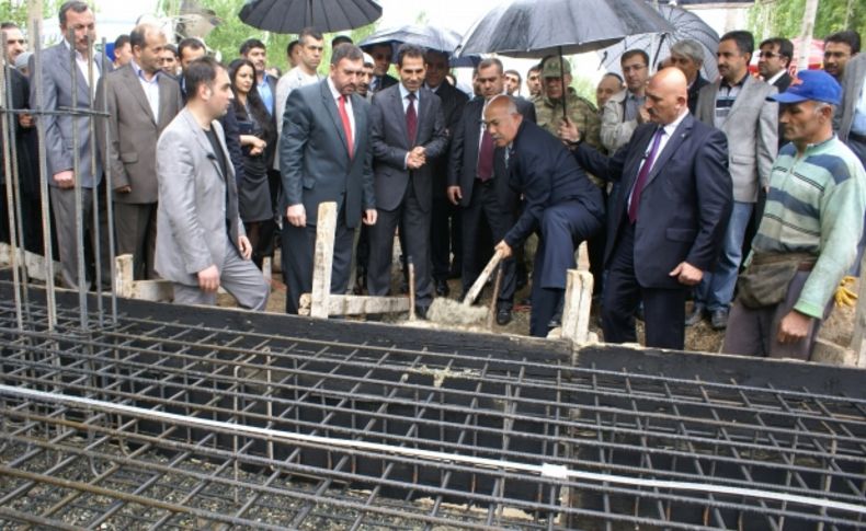 Iğdır'da gençlik merkezinin temeli dualarla atıldı