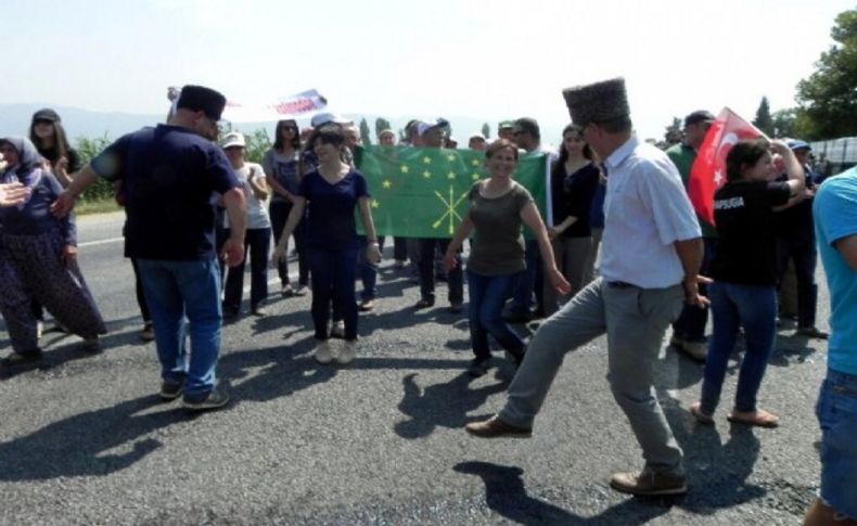 İzmir'de İlkkurşun sakinlerinden yol eylemi