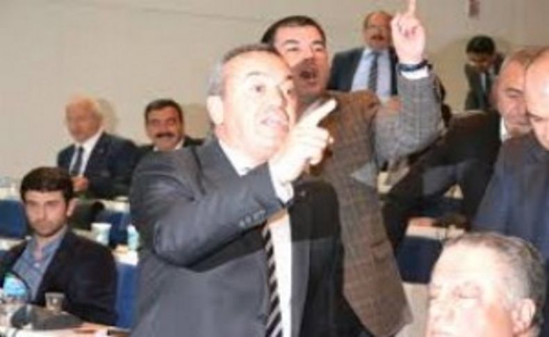 AK Parti’den istifa etti, Kurultay’da oy kullanmak davet aldı