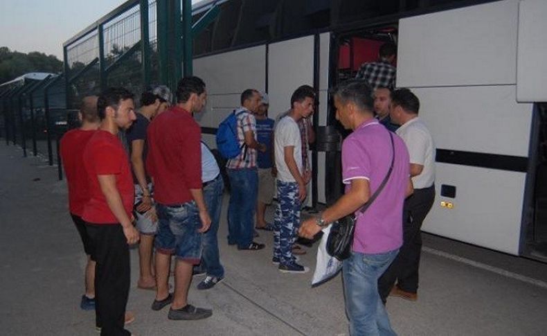 İzmir'de toplanan Suriyeliler kamplara gönderilmeye başlandı