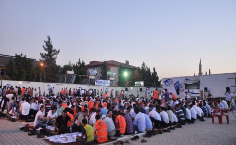 İşadamları, Suriyeli mültecilerle birlikte iftar yaptı