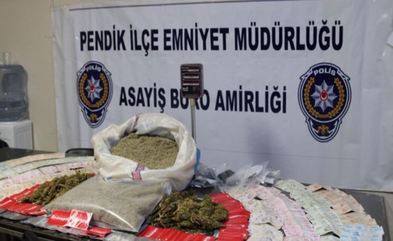 Islak mendil paketi içinde uyuşturucu satışı polise takıldı