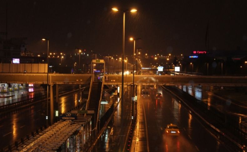 İstanbul’da gece yağmur etkili oldu