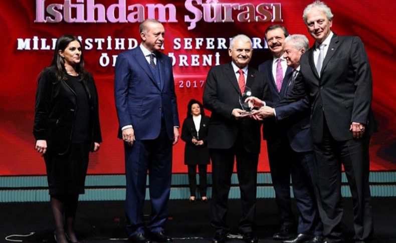 İstihdam ödülünü Vali Ayyıldız'a getirdiler