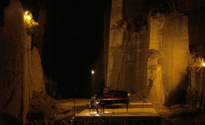 İtalyan piyanist taş ocağında konser verdi