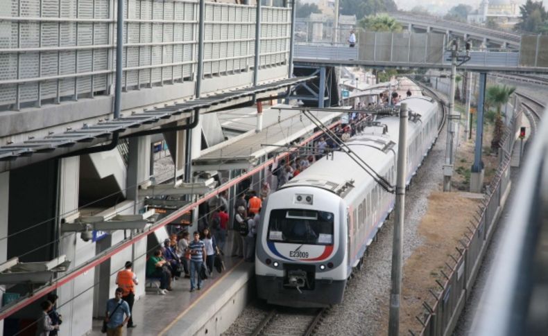 İZBAN çalışanları müdürlük önünde eylem yaptı