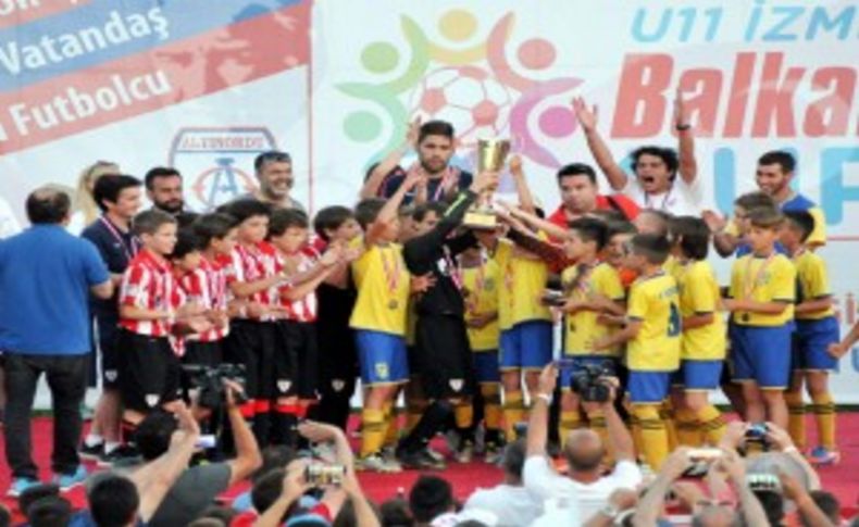 İzmir Balkan Cup'ta miniklerden büyüklere dersler