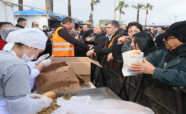 İzmir'de 10 ton hamsi dağıtılacak