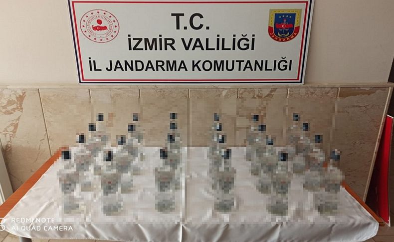 Otomobilde sahte rakı ele geçirildi