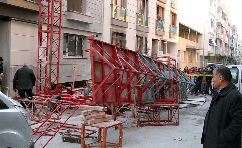 İzmir'de boyacıların kurduğu iskele çöktü: 1 ölü, 1 yaralı