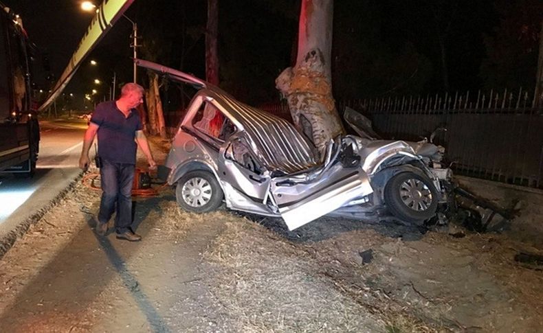 İzmir'de feci kaza! 2 ölü