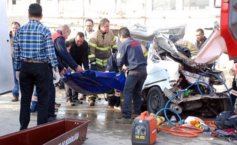 İzmir'de feci kaza: 4 ölü, 1 yaralı