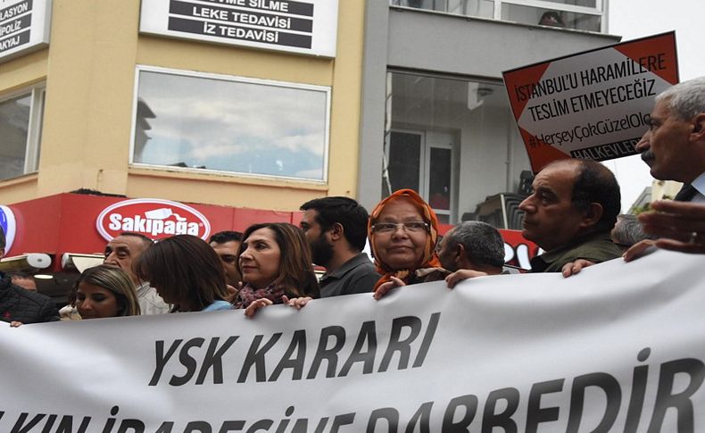 İzmir'de, İstanbul seçimleri protestosu