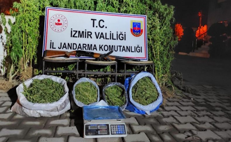 İzmir'de jandarmadan drone destekli uyuşturucu operasyonu