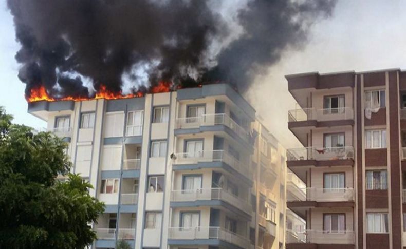 İzmir’de korkutan çatı yangını