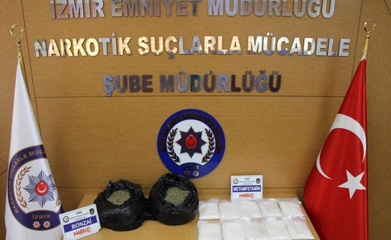 İzmir'de uyuşturucu operasyonlarında 4 şüpheli gözaltına alındı