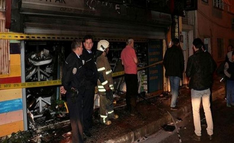 İzmir'de hırdavat dükkanında yangın: 1 ölü