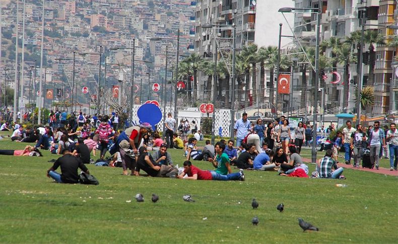 İzmir'de yaz havasına devam!